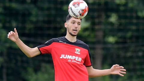 自由表达自 自由表达自